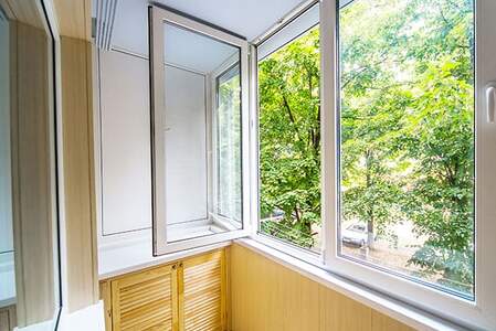 Остекление балкона окнами Krauss 70 мм