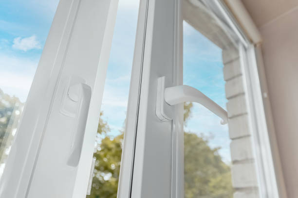 Угловое остекление лоджии окнами Rehau Intelio 80мм
