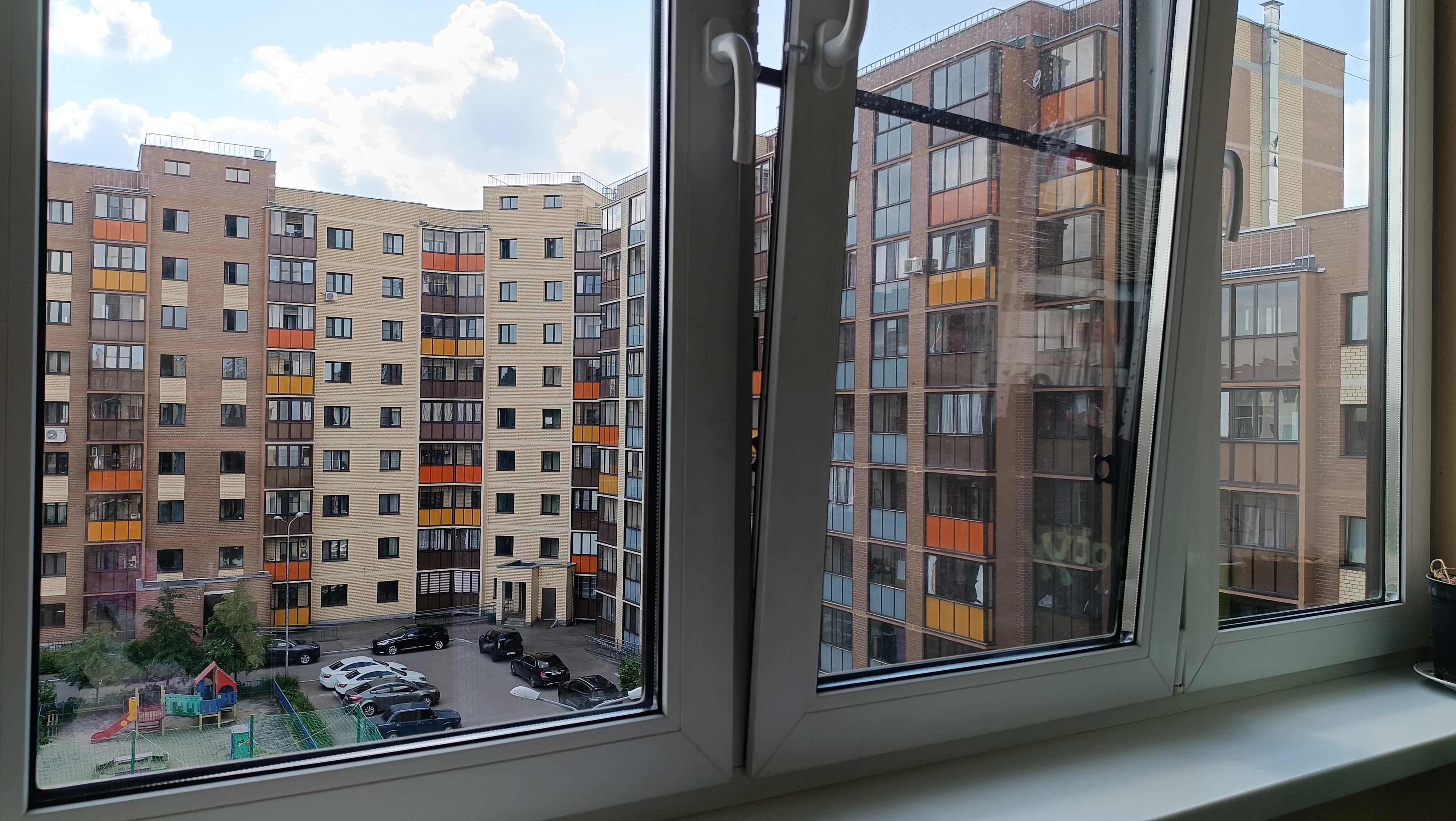 Остекление лоджии окнами Rehau Blitz 60 мм